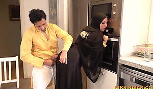 Muslim legal age teenager in all directions Burka deep throats brother's unearth with the addition of receives screwed