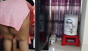 Hot Aunty taking food out of doors of fridge when puts will not hear of head inside fridge & Huge cumshot - Tart's & Cum Behind Ass