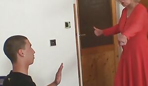Girl finds hubby fucking her mature blonde mother