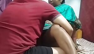 Desi Indian Aunty Scorching Sex in Saree