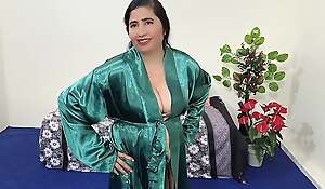 Gorgeous Pakistani Urdu Aunty Sexy with Dildo