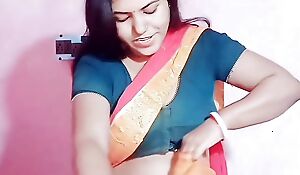 😛BHABHI REMOVING SAREE Connected with FRONT For DEVAR BIG BOOBS Yawning chasm NAVEL