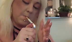Blancagirlbbw Attracting a Quick Smoke Session