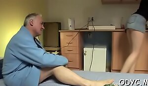 Unexperienced hotty lets an old dude penetrate her cuchy