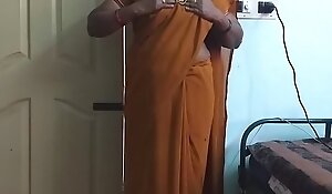 desi  indian horny tamil telugu kannada malayalam hindi big White Chief wife wearing saree vanitha showing big bosom and hairless pussy press hard bosom press gnaw scraping pussy masturbation